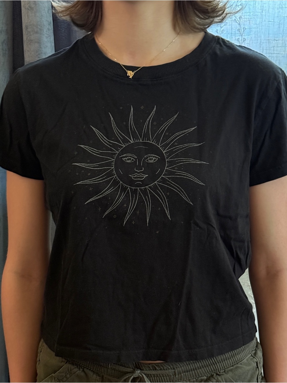 American Eagle Outfitters Black Sun Graphic Crop Top Size Small